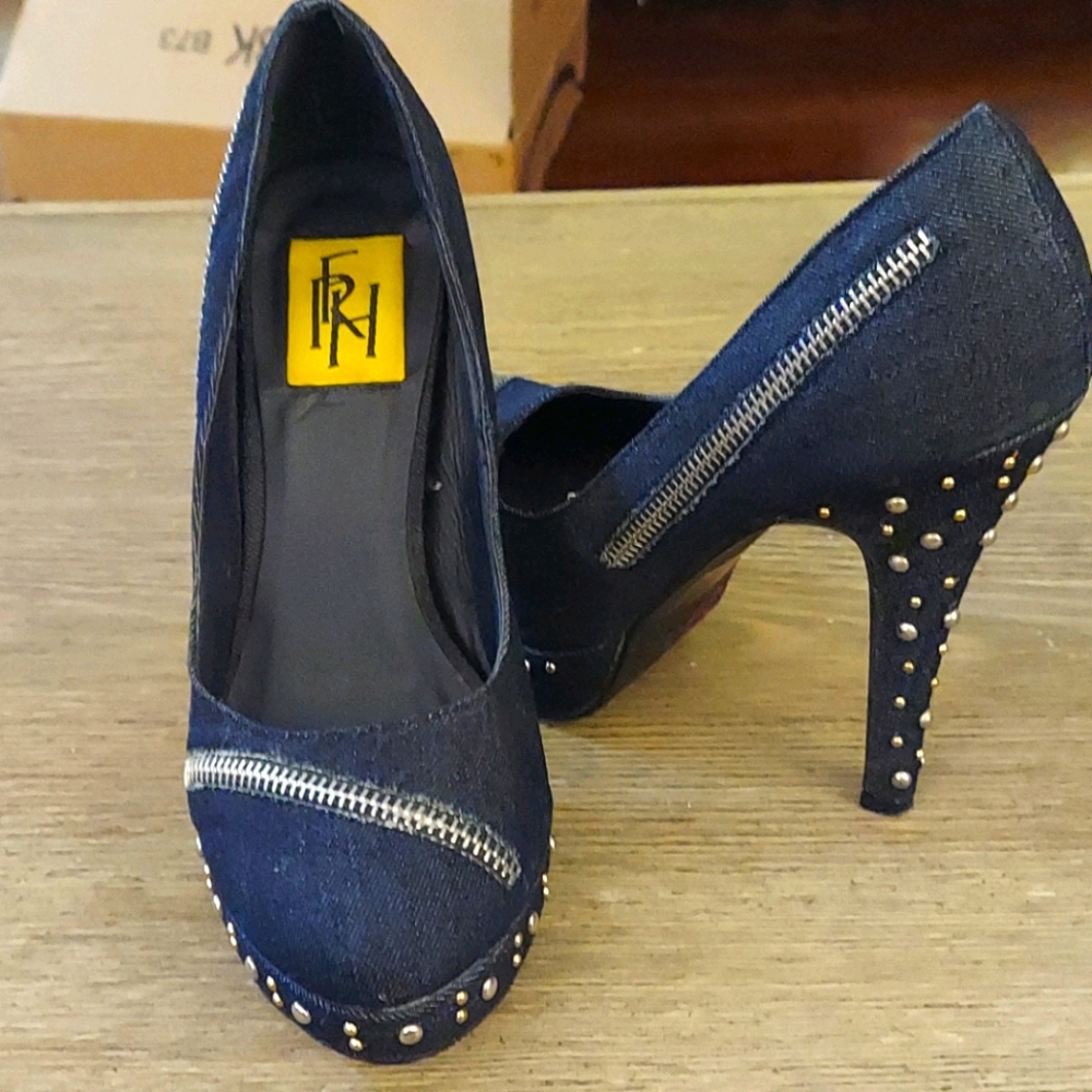 ***$10 HEELS*** DENIM ZIPPER PUMPS